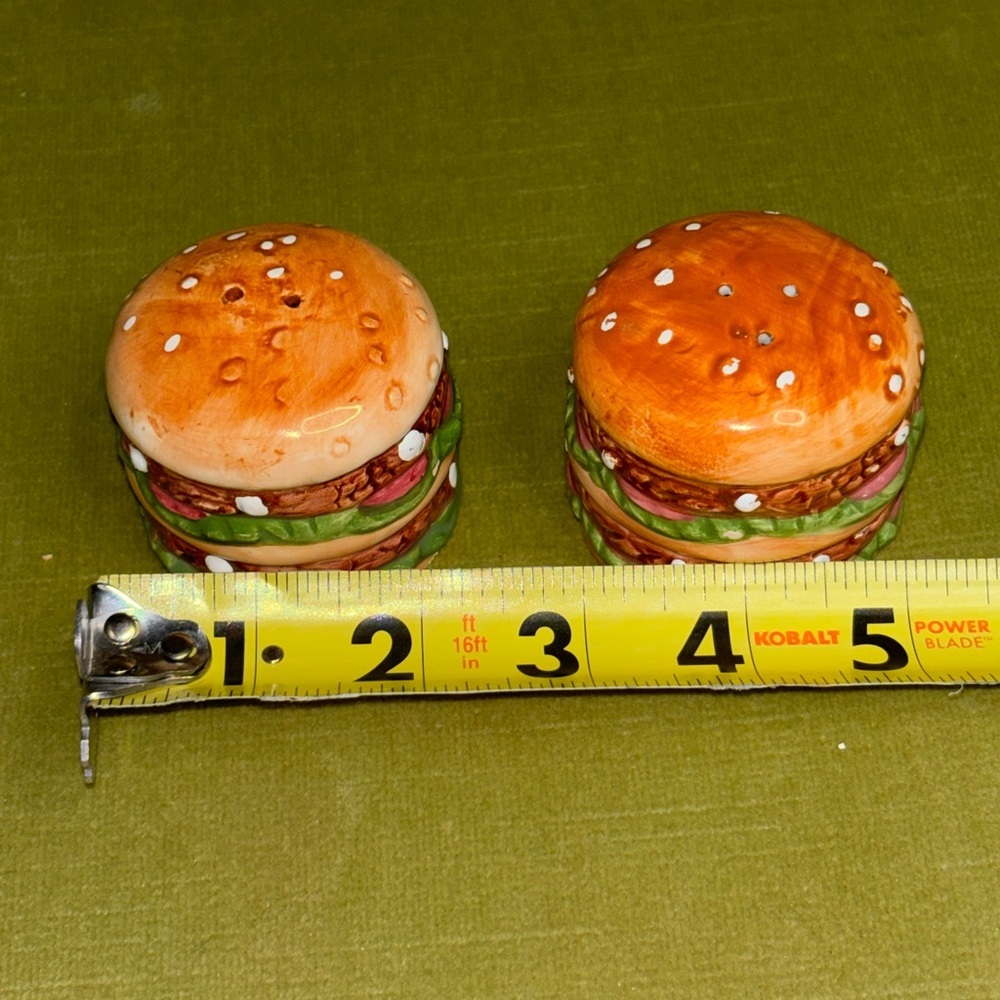 Nice Vintage HAMBURGER Ceramic Shaped Salt & Pepper Shakers Set - Picture 6 of 10
